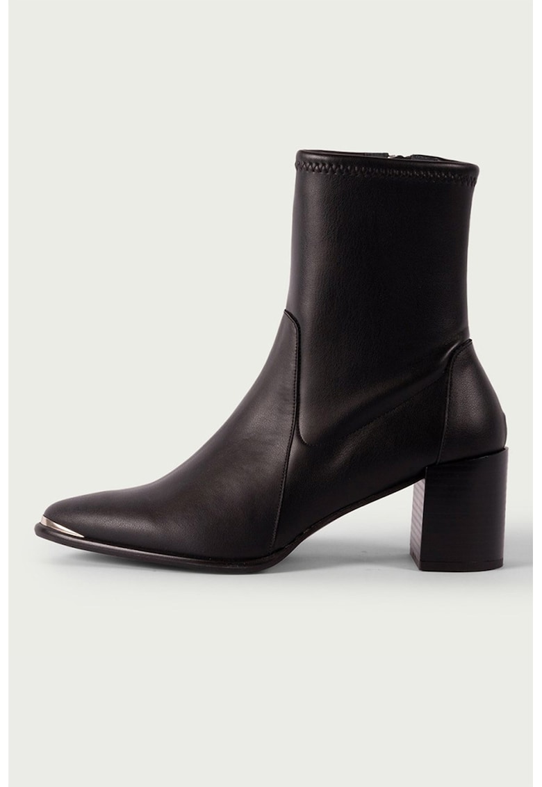 Botine cu insertii din piele