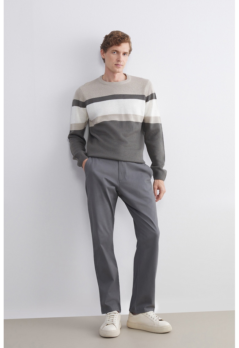 Pantaloni chino regular fit cu talie medie Pantaloni chino regular fit cu talie medie