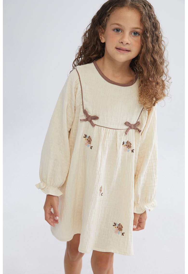 Rochie evazata cu flori brodate