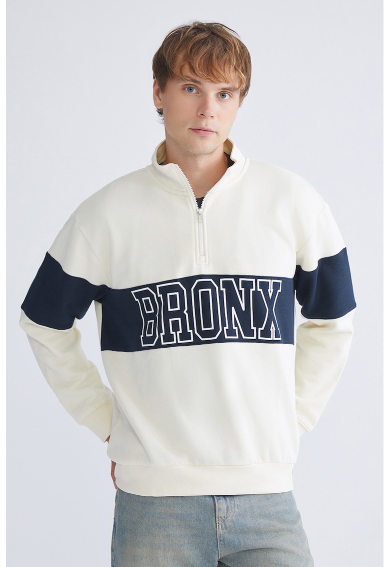 Bluza de trening cu imprimeu text si fermoar scurt Bluza de trening cu imprimeu text si fermoar scurt