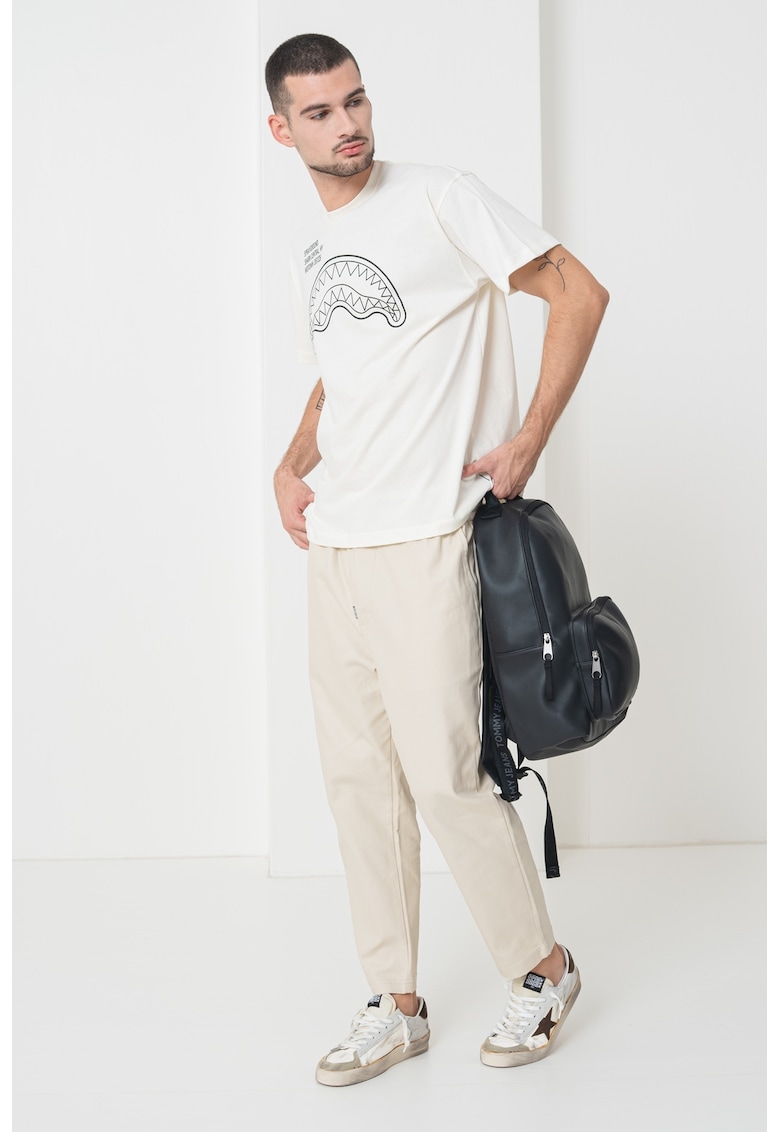 Tricou cu imprimeu si decolteu la baza gatului - Alb