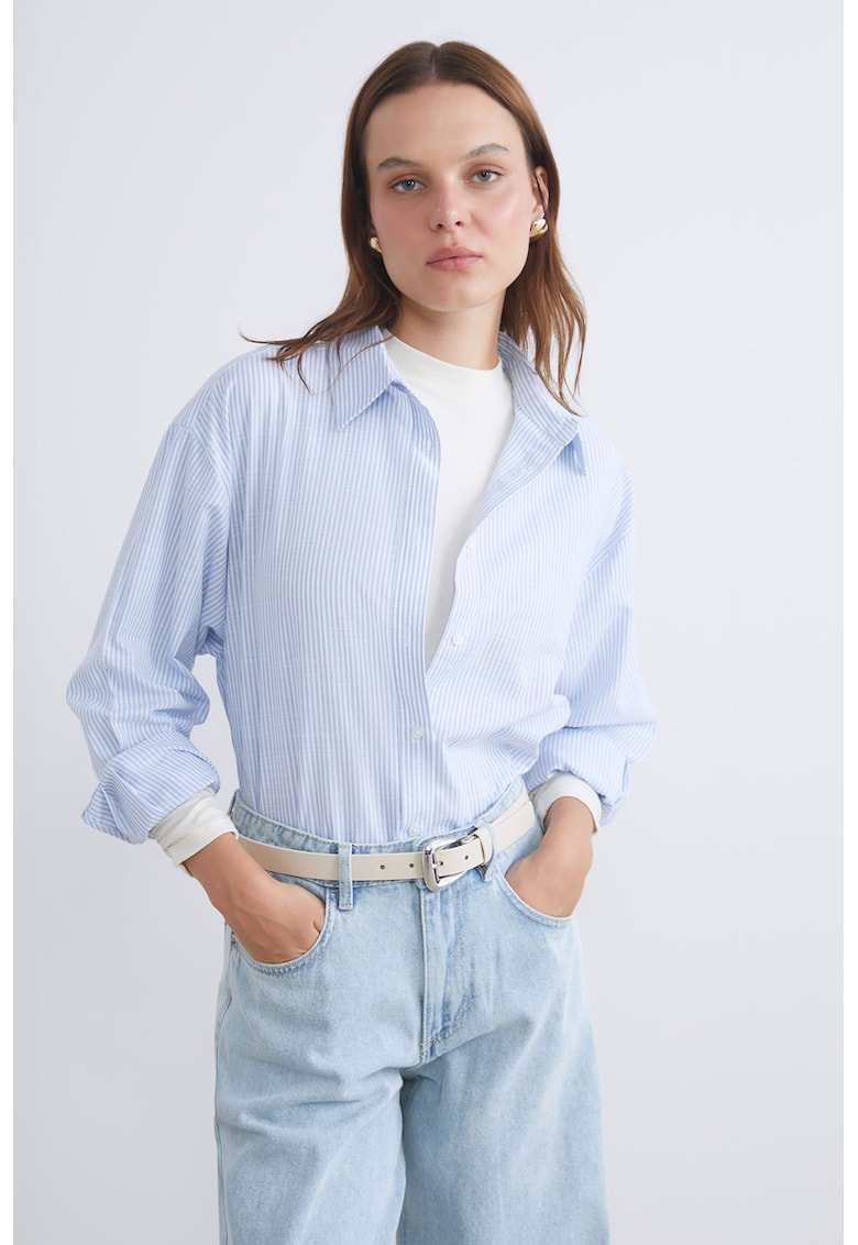 Camasa de bumbac cu model in dungi si guler ascutit