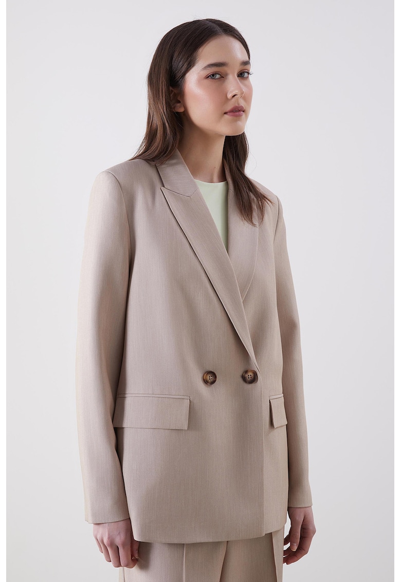 Sacou cu revere decupate si buzunare cu clapa