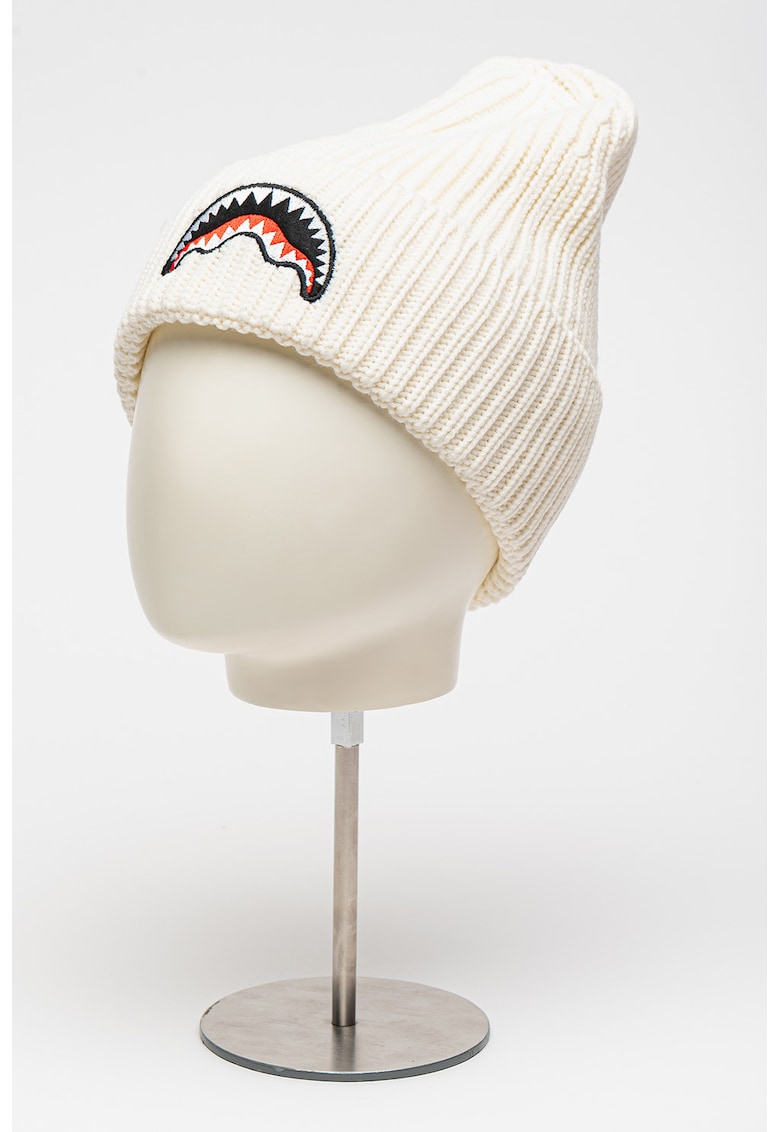 Caciula cu model grafic