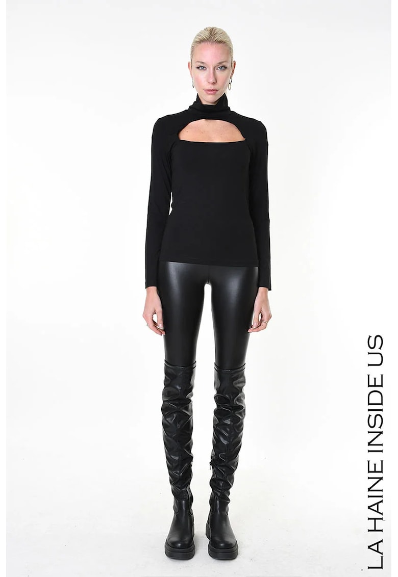 Bluză cu guler înalt cu decupaj frontal