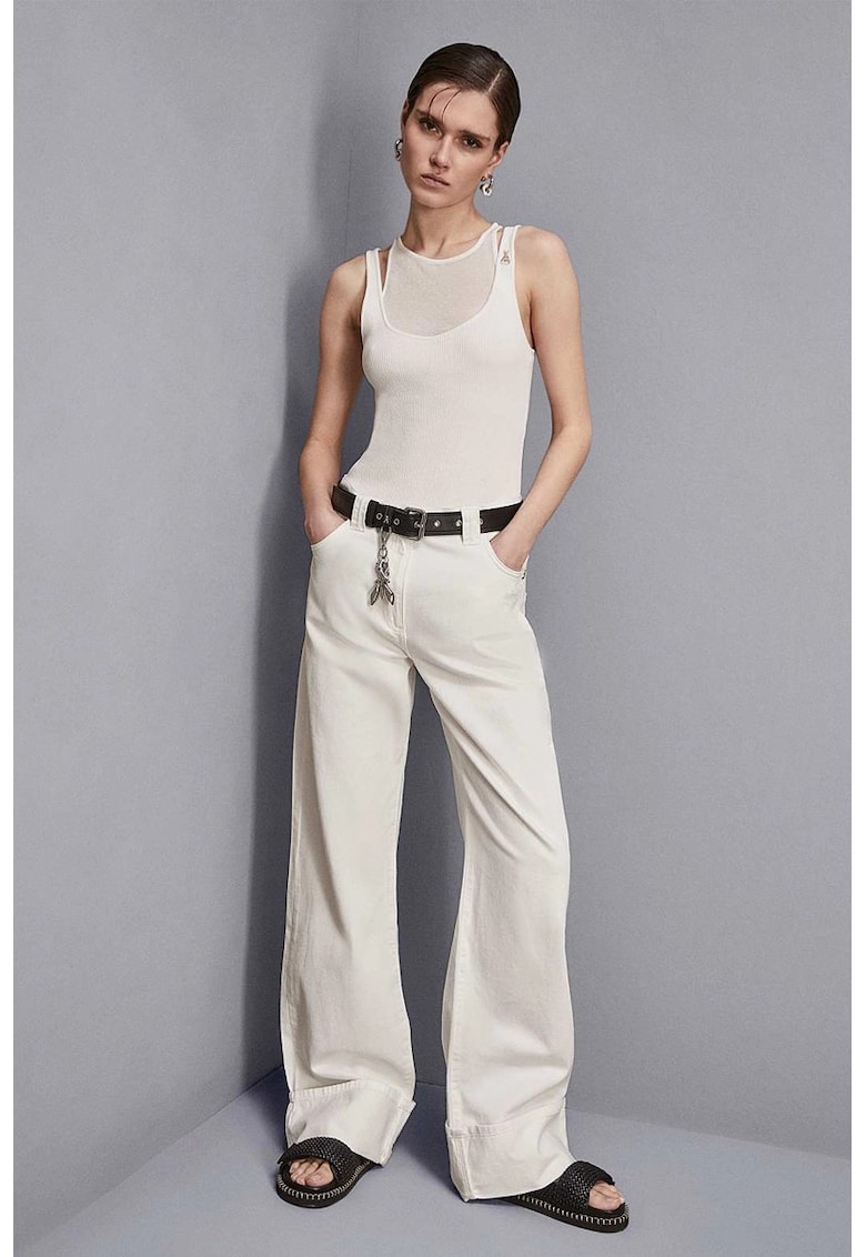 Blugi largi cu talie joasă