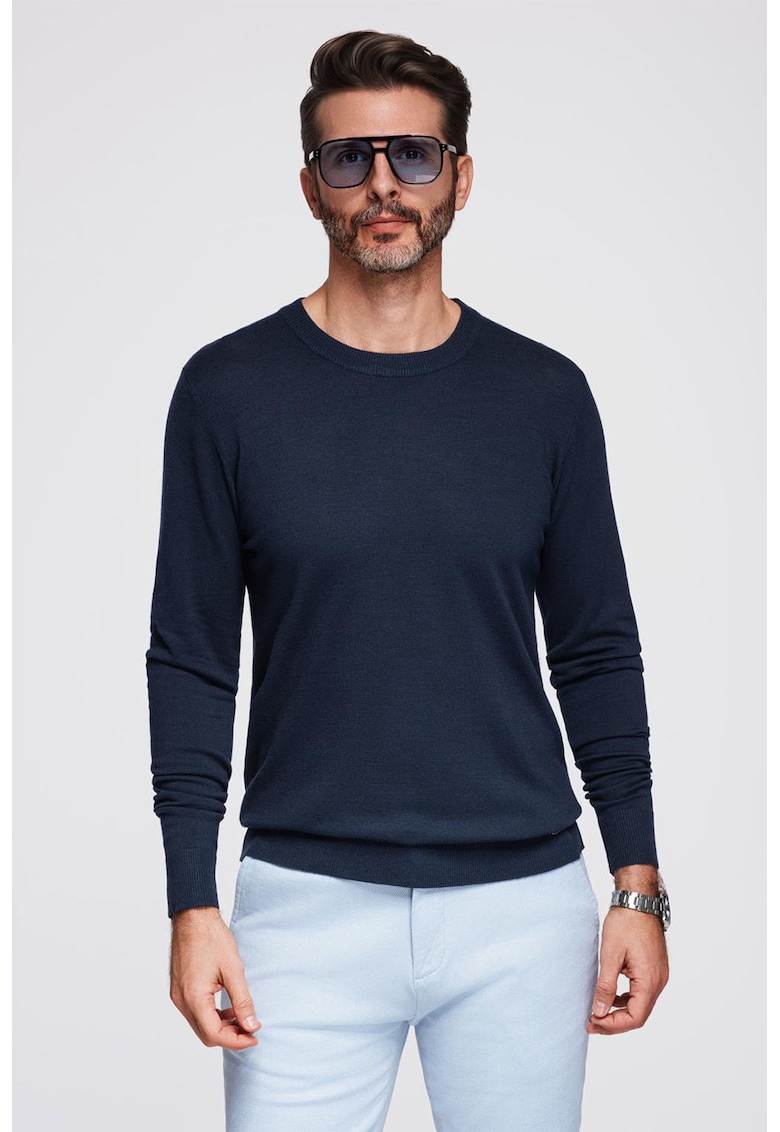 Pulover uni cu decolteu la baza gatului