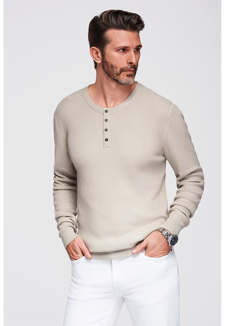 Pulover striat slim-fit cu fenta cu nasturi