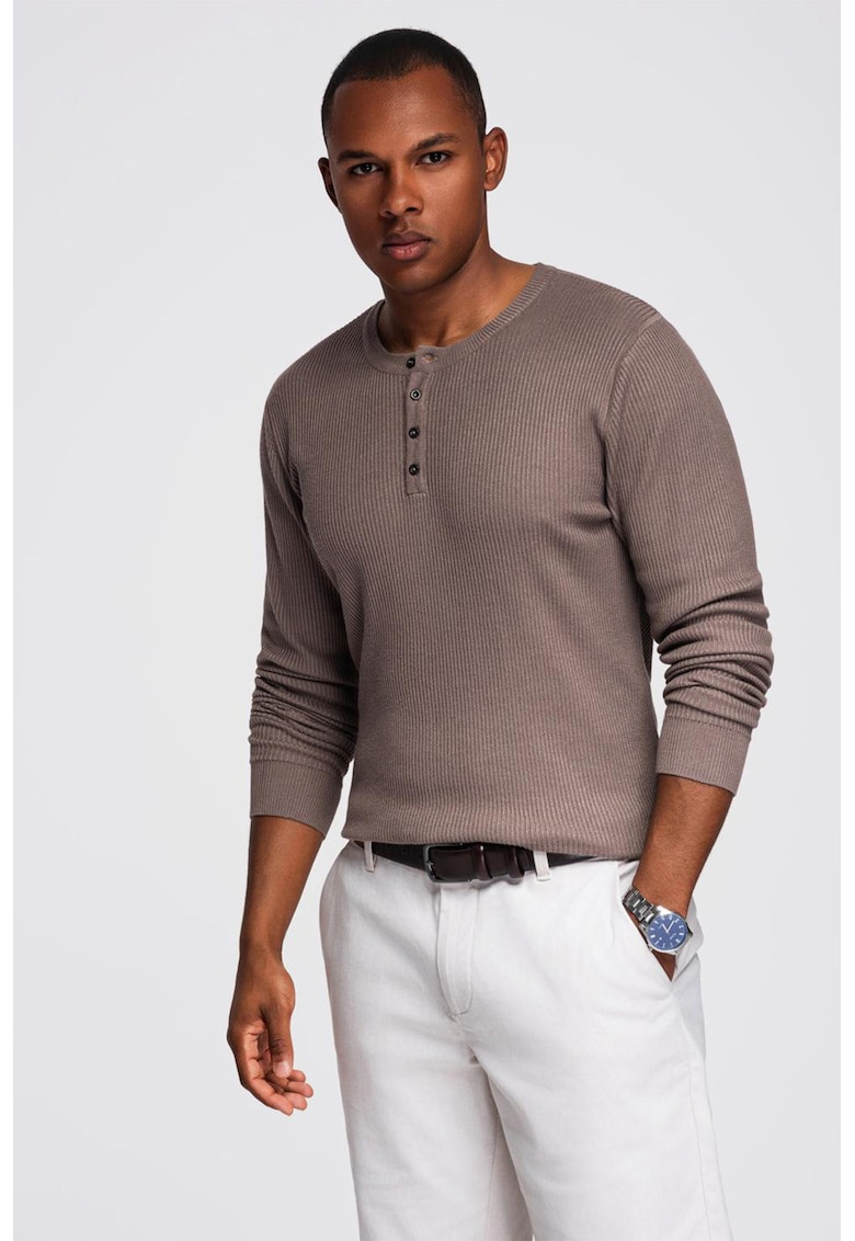 Pulover striat slim-fit cu fenta cu nasturi