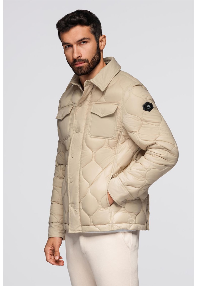 Jacheta matlasata cu buuznare pe piept