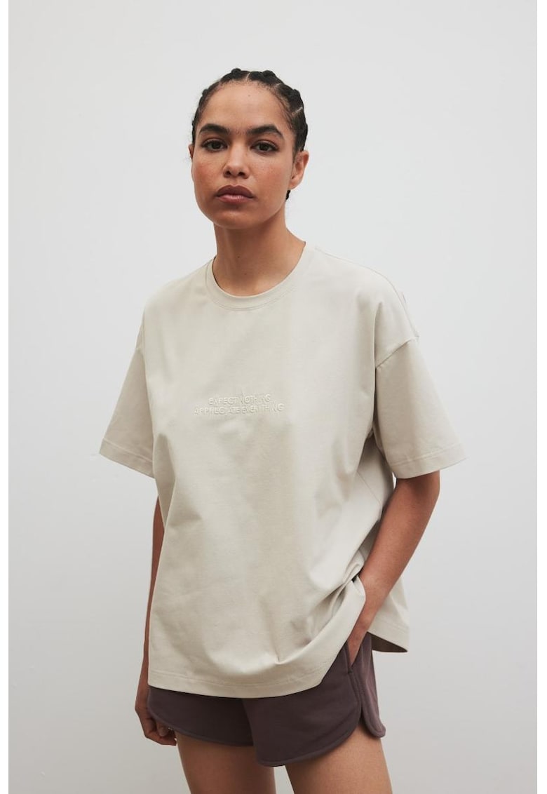 Tricou supradimensionat cu broderie si maneci cazute