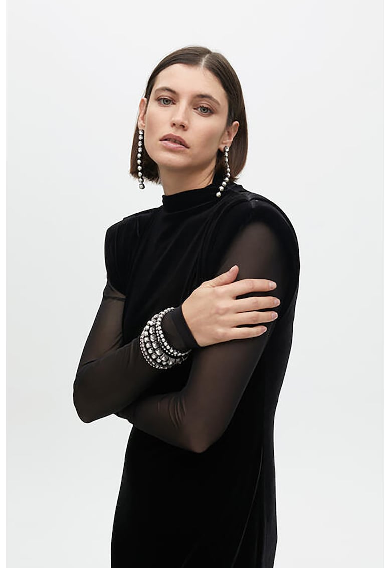 Rochie lunga cu slit pe partea din spate