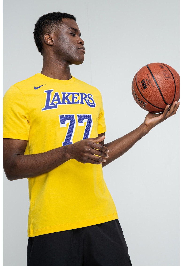 Tricou cu model logo pentru baschet Tricou cu model logo pentru baschet