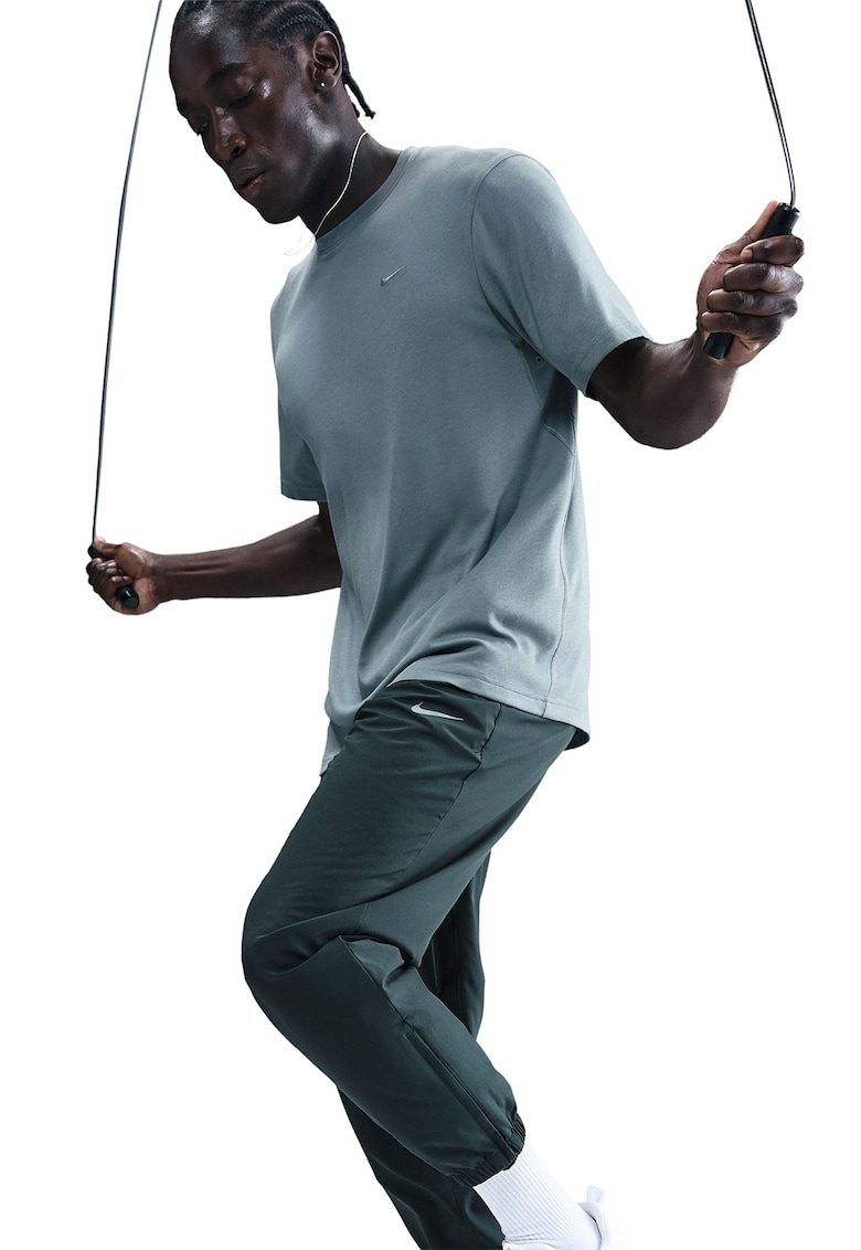 Pantaloni cu tehnologie Dri-Fit si buzunare oblice pentru antrenament