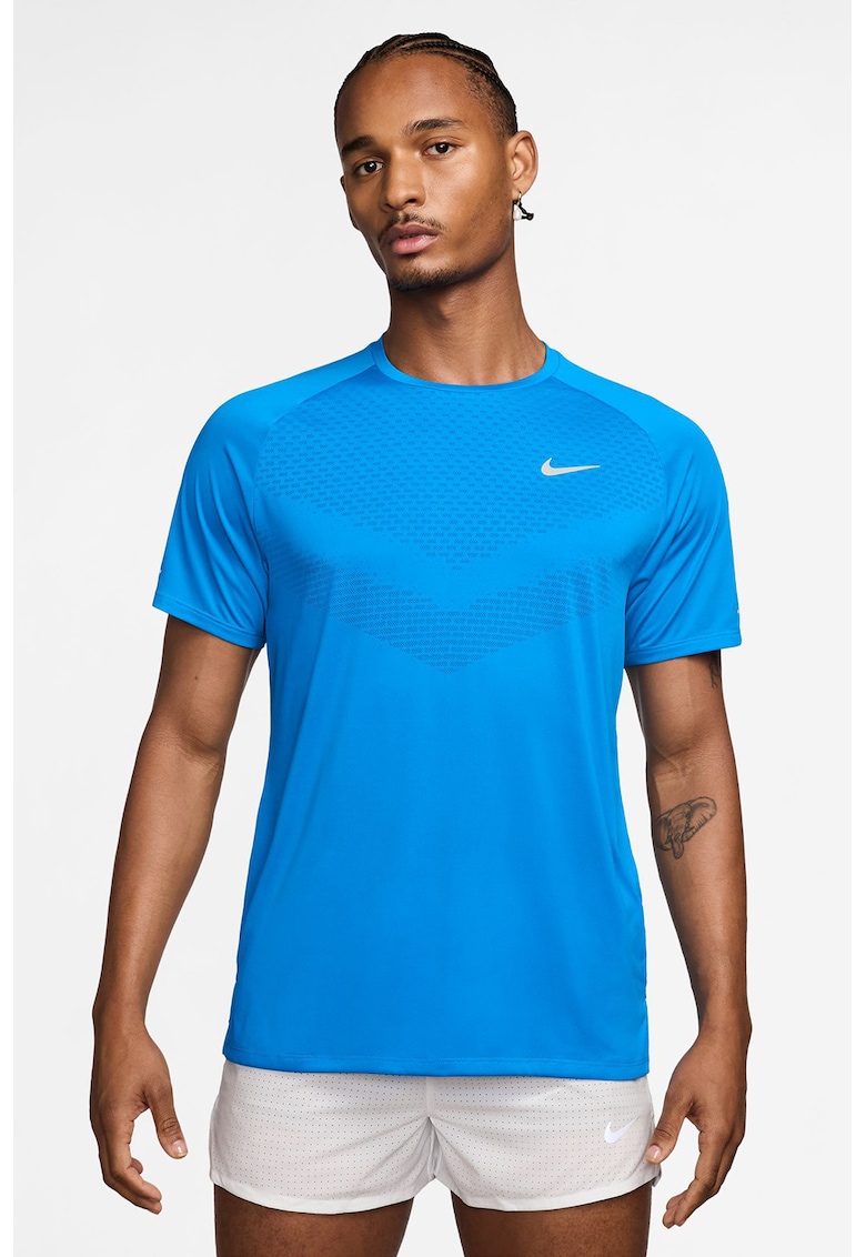 Tricou cu decolteu la baza gatului si tehnologie Dri-Fit - pentru alergare