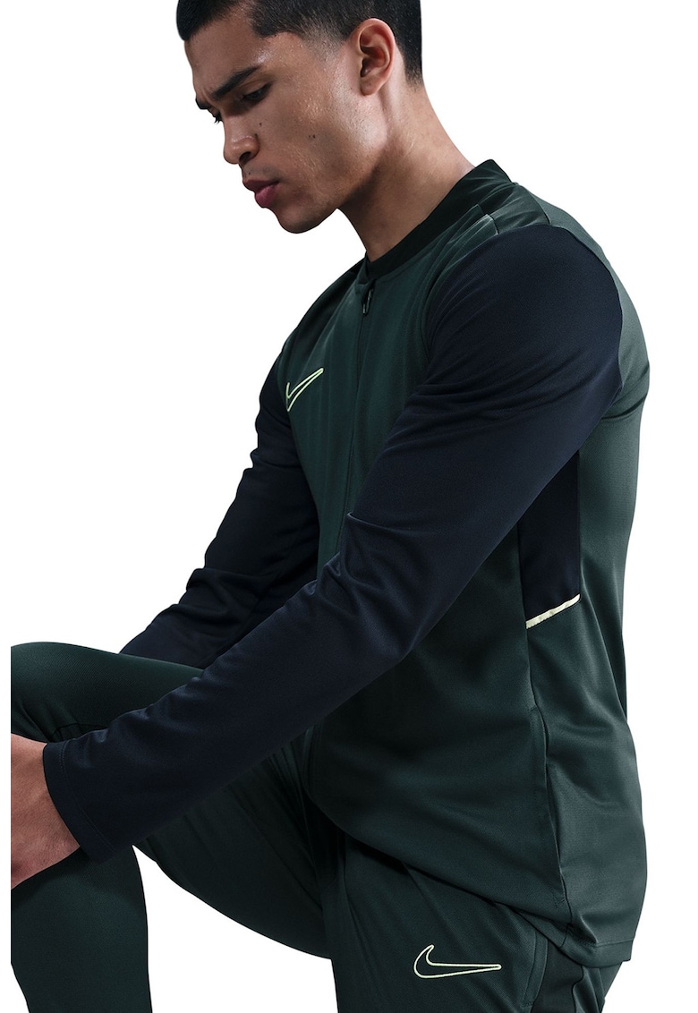 Trening cu tehnologie Dri-Fit si logo pentru fotbal