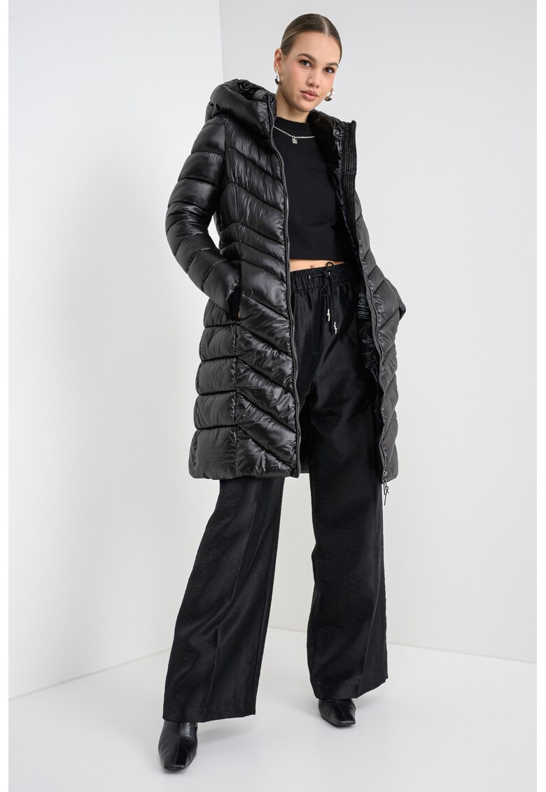 Geaca lunga matlasata cu gluga