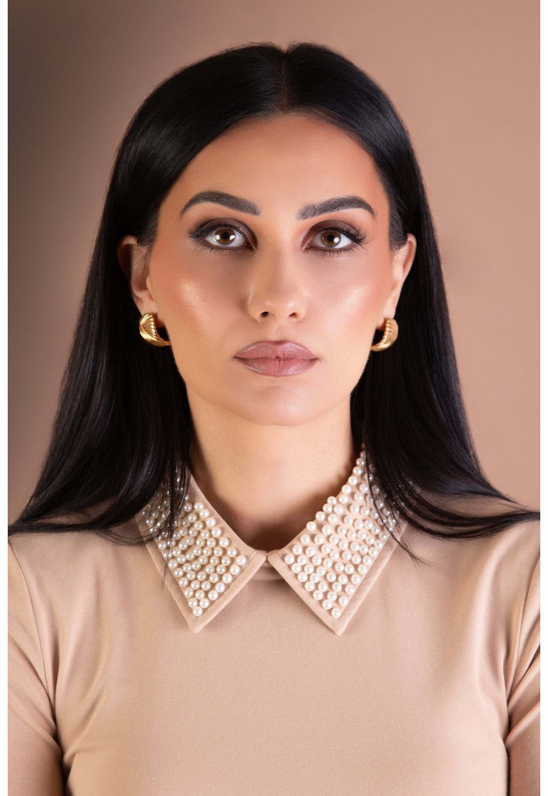 Tricou cu guler decorat cu perle sintetice