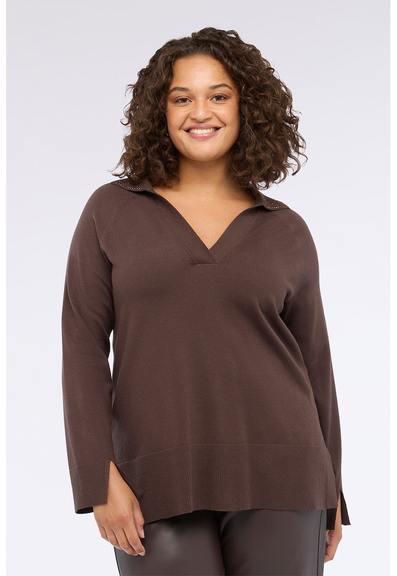 Pulover tricotat fin cu aplicatie din strasuri