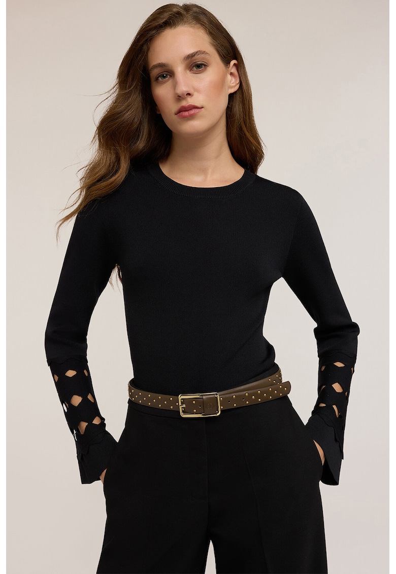 Pulover tricotat cu decolteu la baza gatului - Negru