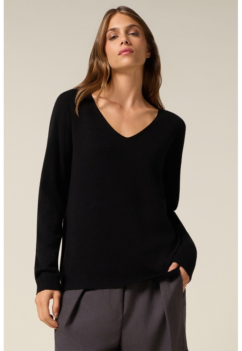 Pulover slim fit cu decolteu in V - Negru