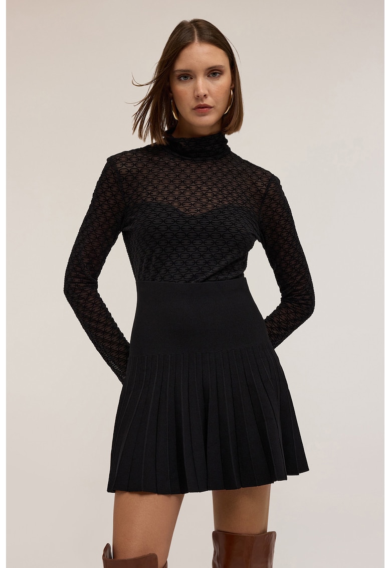 Bluza semi-transparenta cu guler inalt