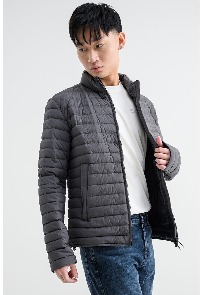 Geaca matlasata cu guler mediu