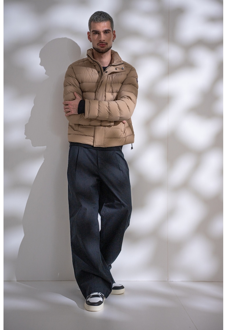 Geaca scurta cu umplutura de puf