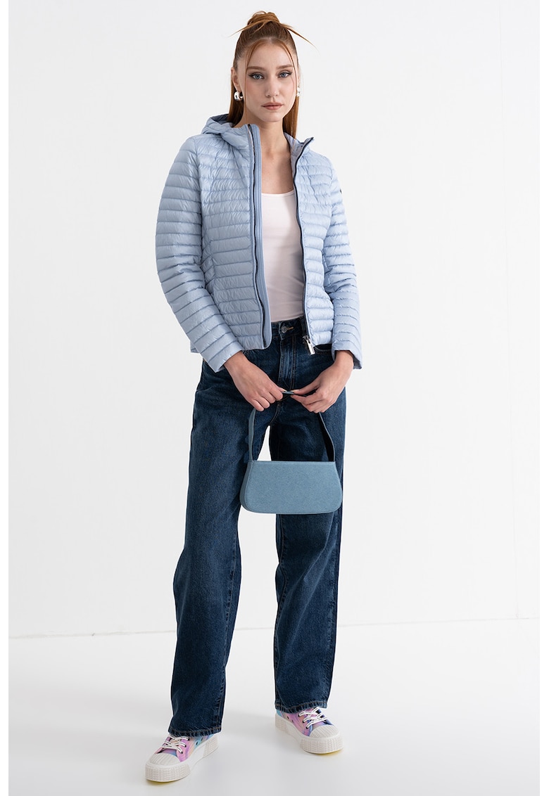 Geaca cu umplutura de puf si buzunare cu fermoar