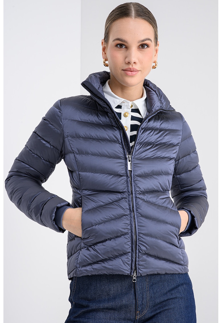 Geaca cu umplutura de puf si guler inalt