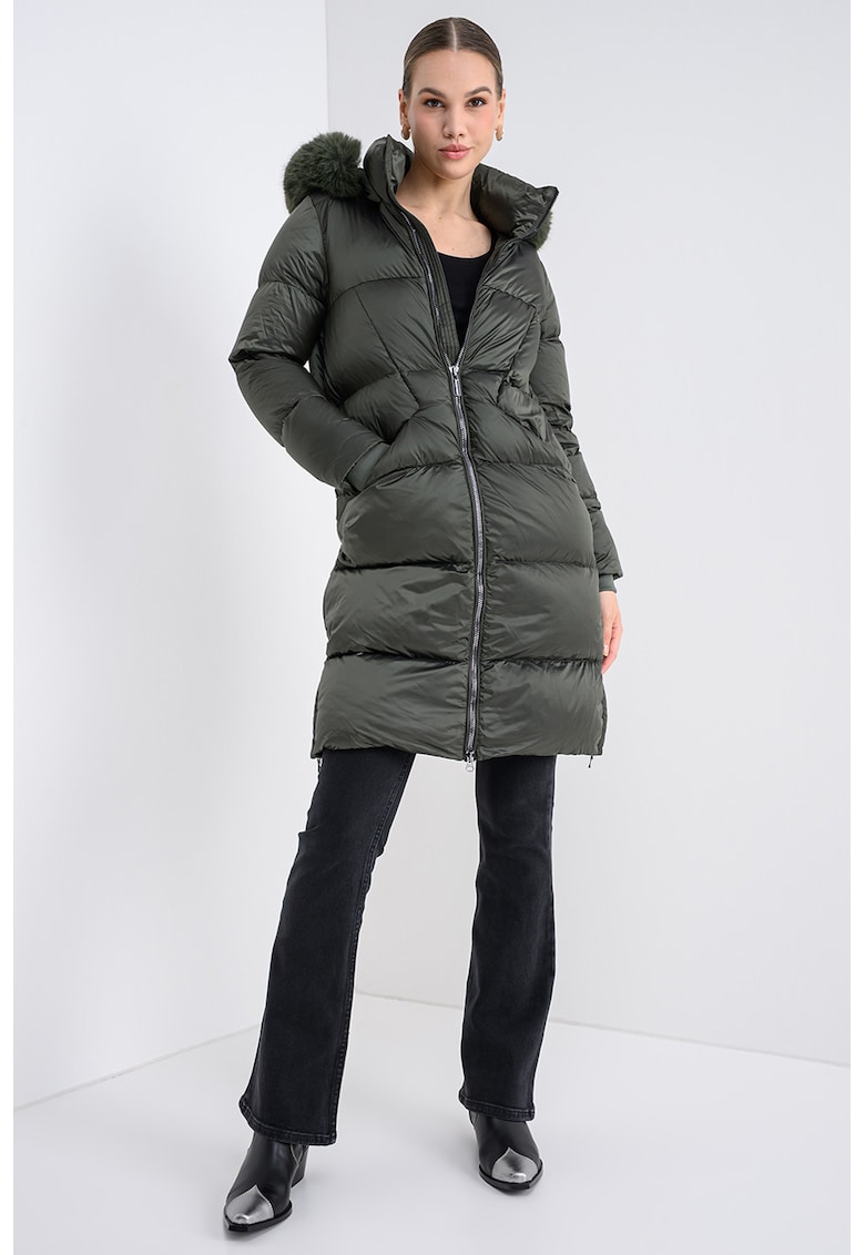 Geaca lunga cu umplutura de puf