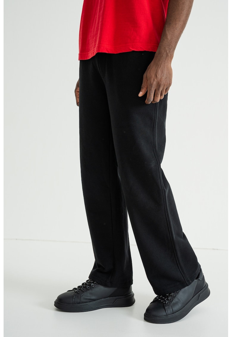 Pantaloni de trening cu croiala relaxed-fit si buzunare pe partea din spate