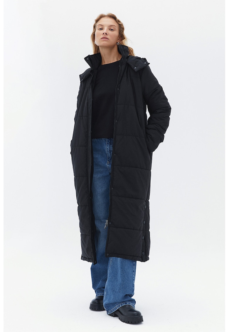 Geaca lunga matlasata cu gluga