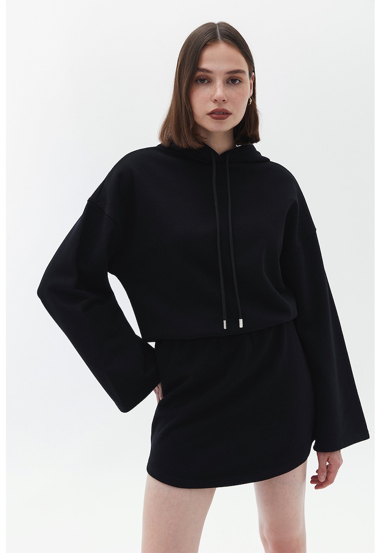 Rochie scurta cu maneci evazate si gluga