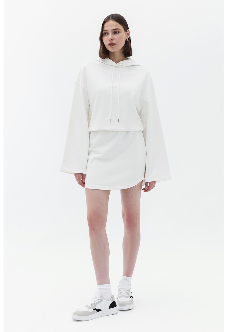 Rochie scurta cu maneci evazate si gluga