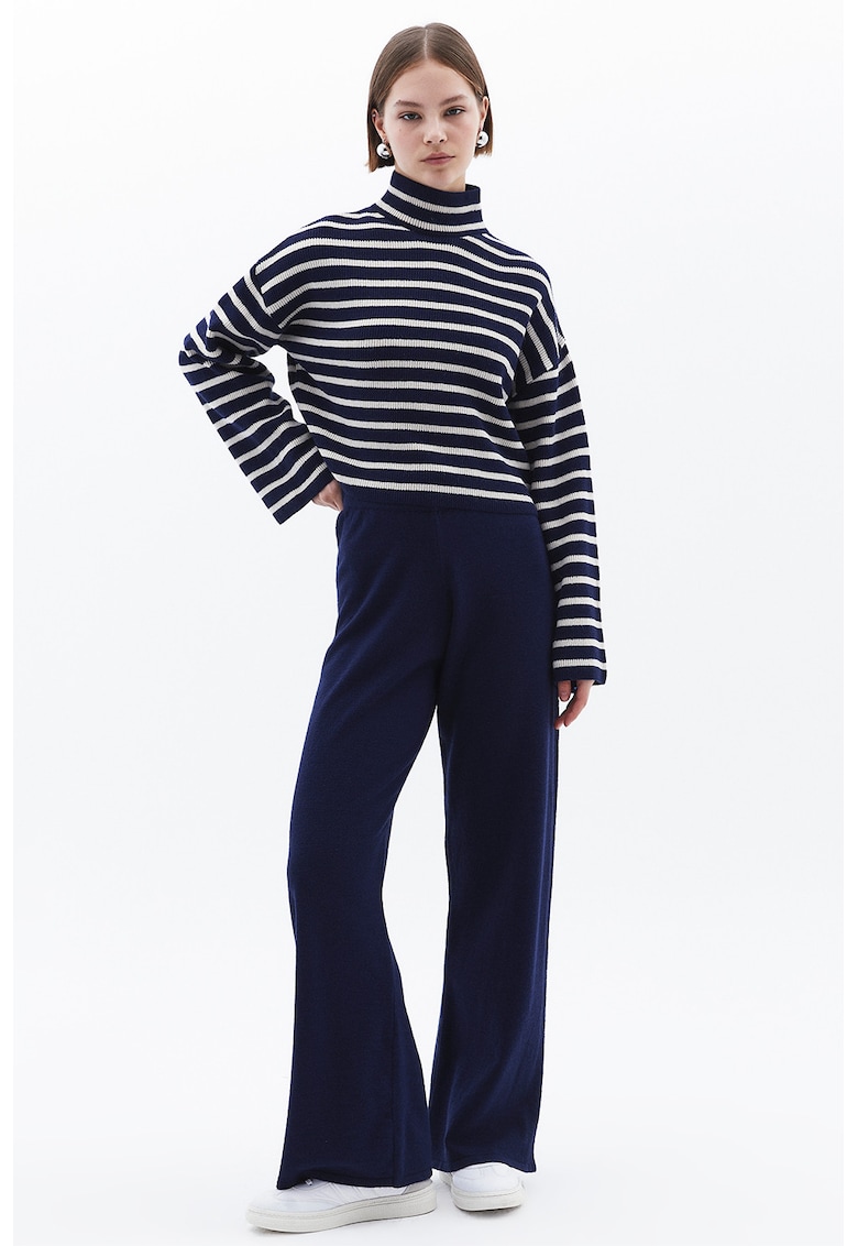 Pantaloni din tricot cu croiala ampla