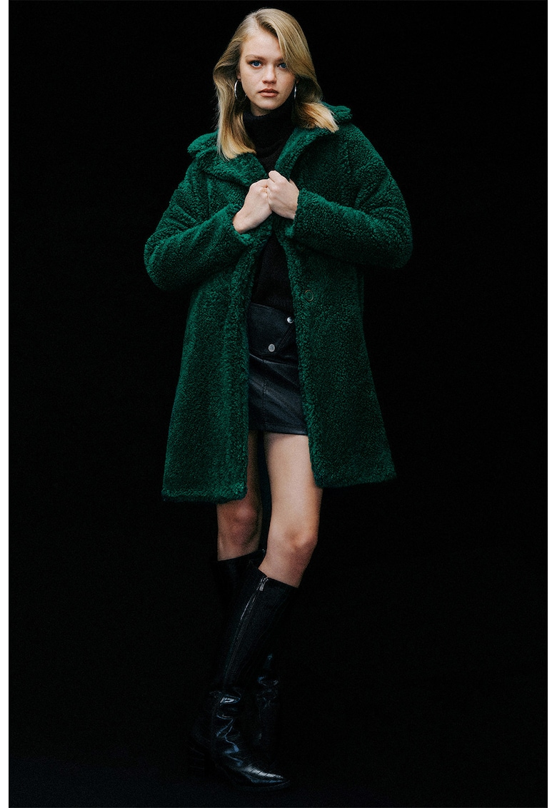 Palton din material teddy cu buzunare laterale