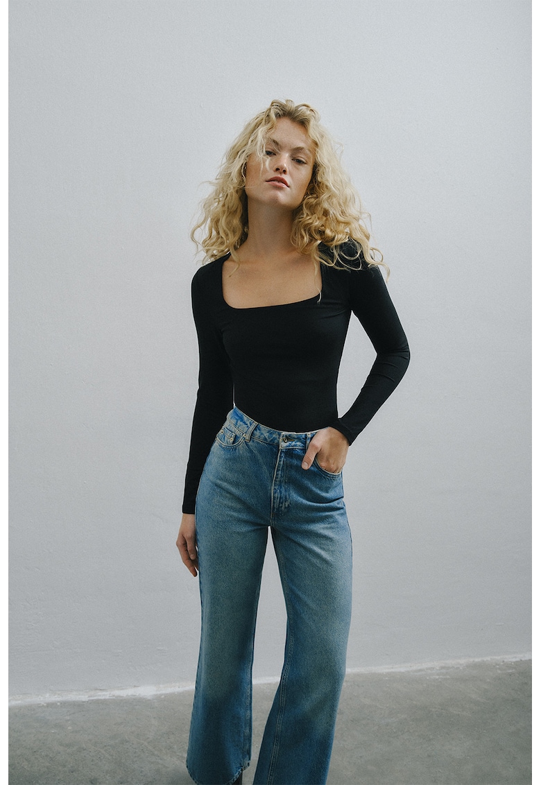 Bluza slim fit cu decolteu patrat