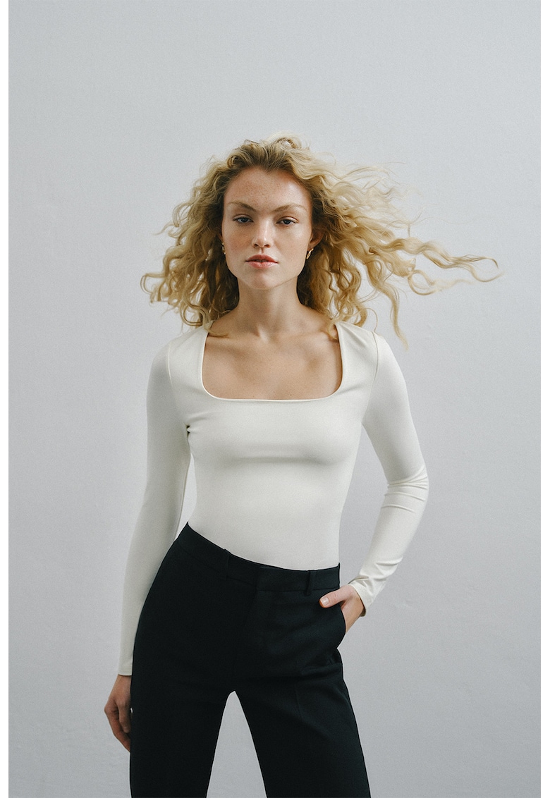 Bluza slim fit cu decolteu patrat - Crem -