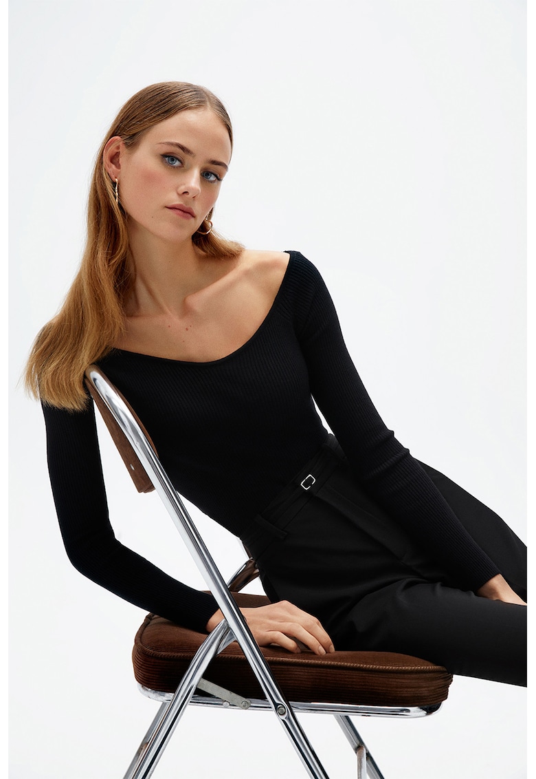 Pulover crop cu decolteu rotund