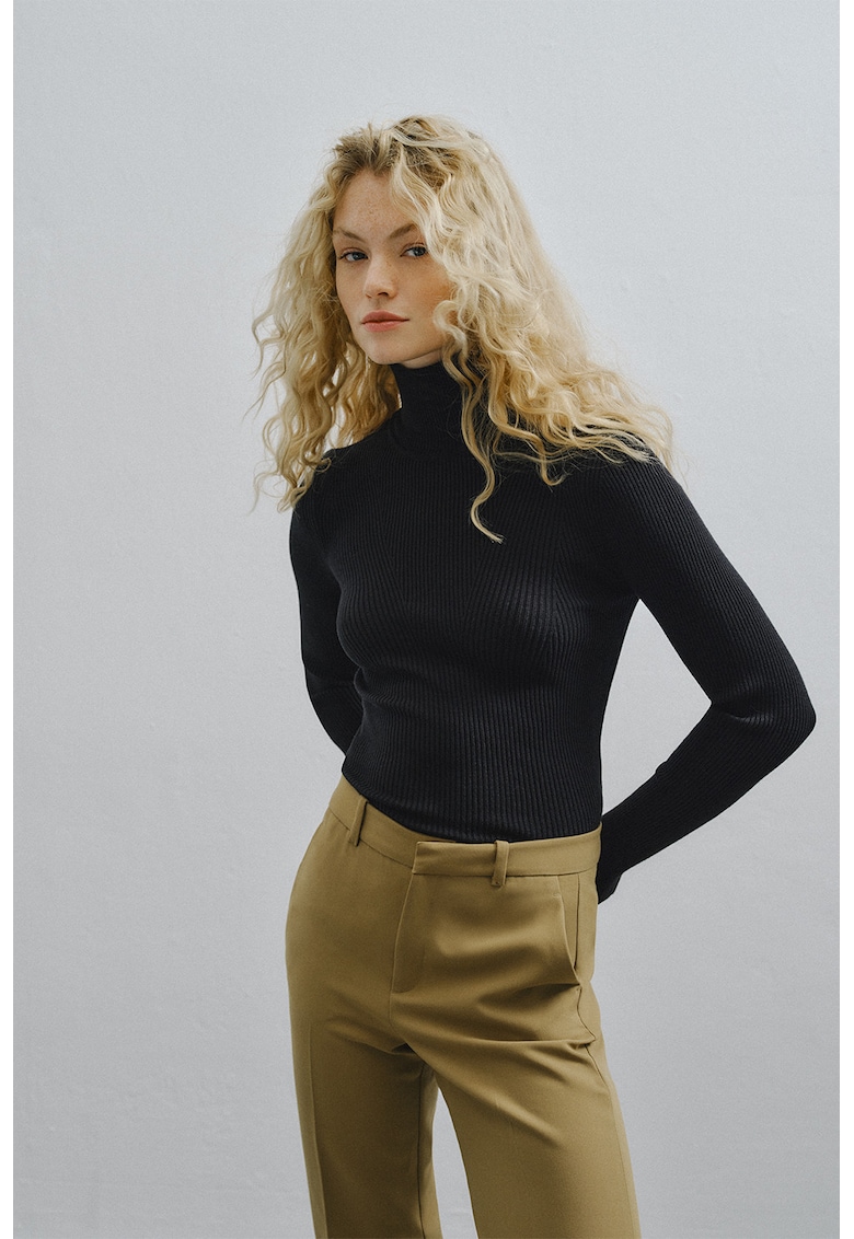 Pulover uni cu guler inalt