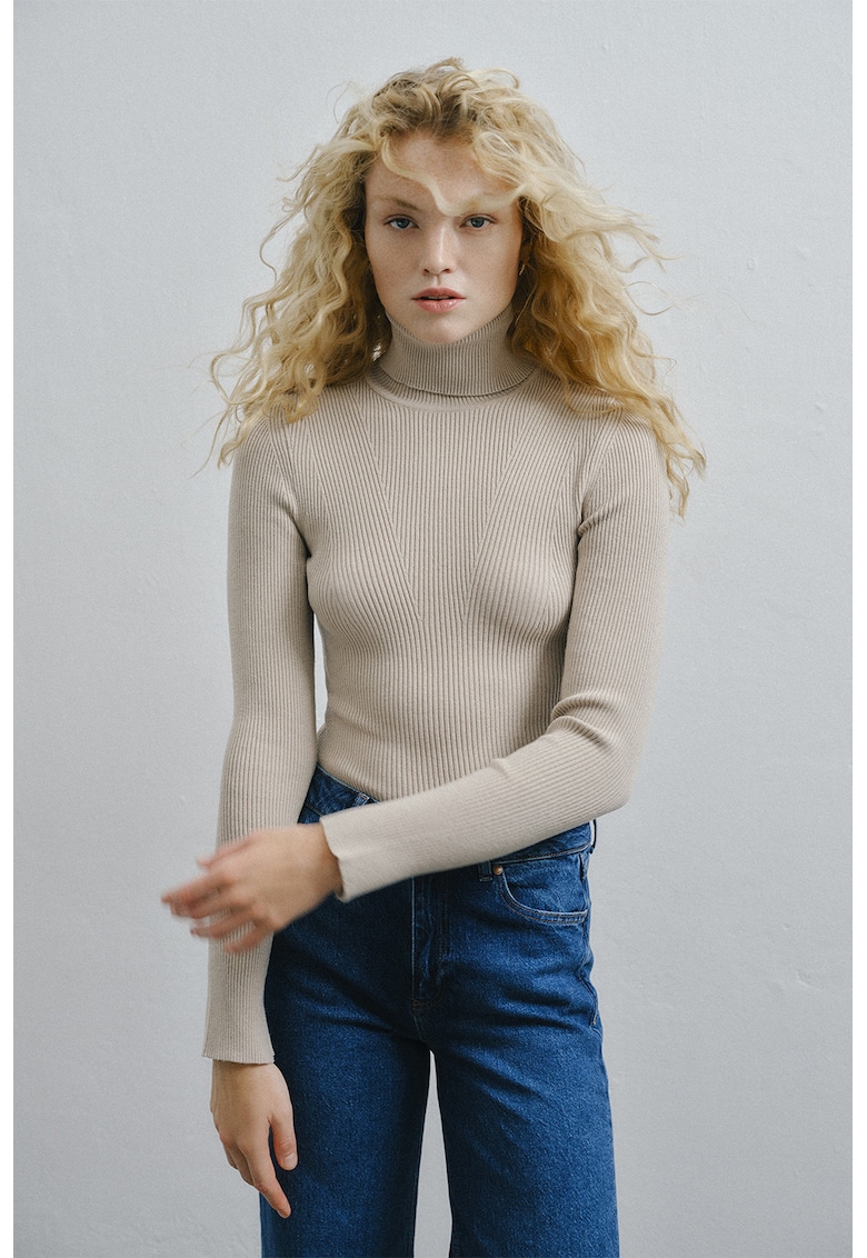 Pulover uni cu guler inalt