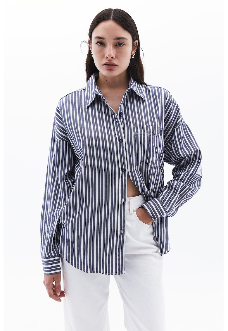 Camasa lejera in dungi cu buzunar pe piept