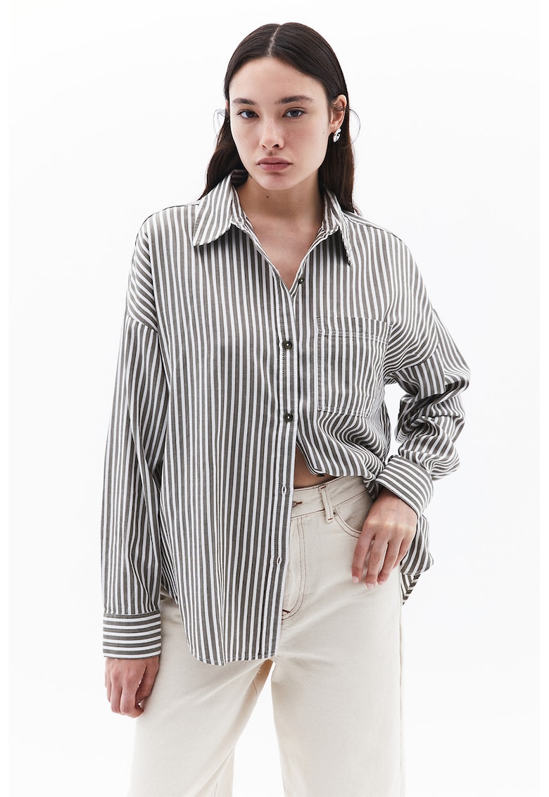 Camasa lejera in dungi cu buzunar pe piept