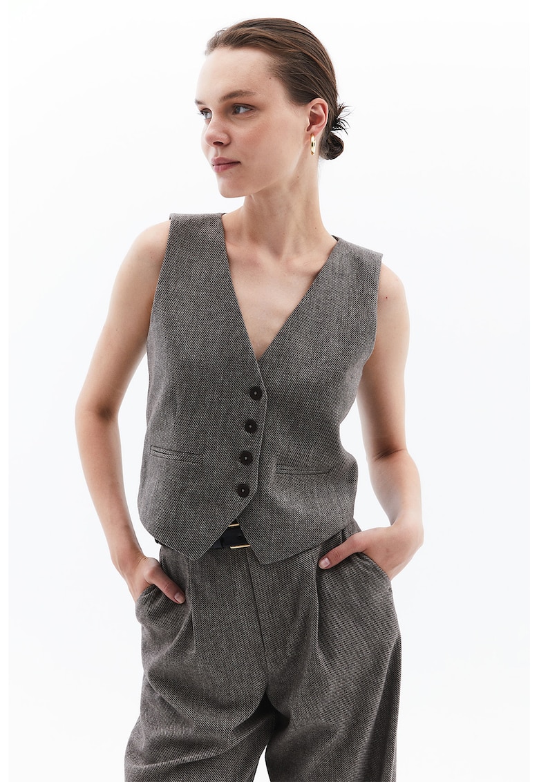 Vesta cu decolteu in V si nasturi