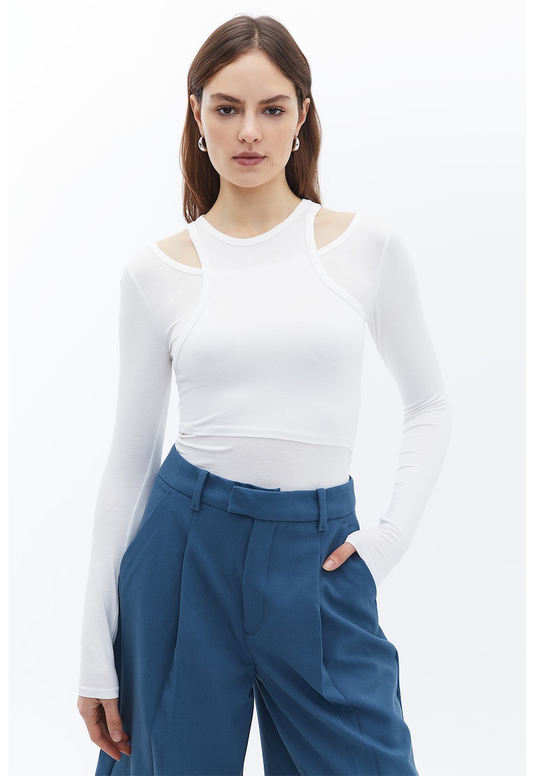 Bluza uni cu decolteu la baza gatului