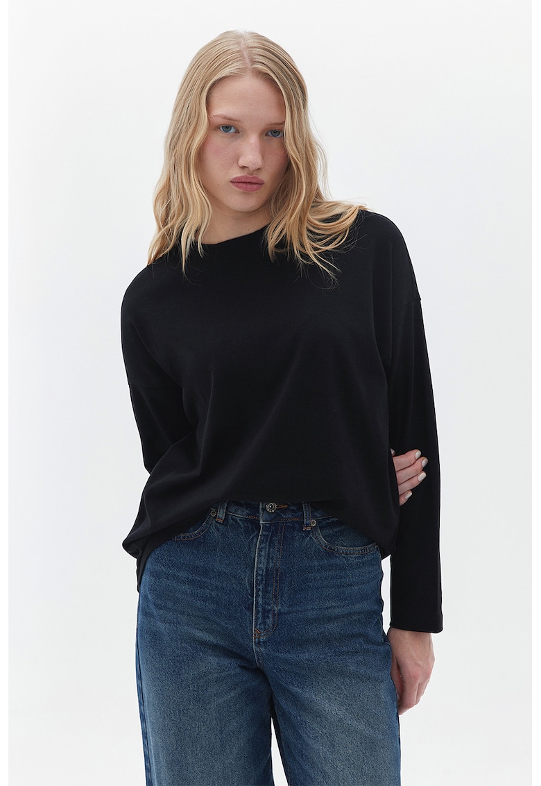 Bluza lejera cu decolteu la baza gatului Bluza lejera cu decolteu la baza gatului