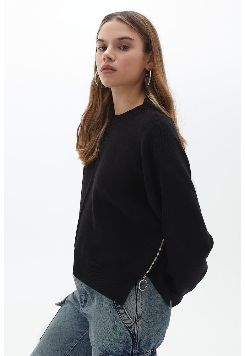 Pulover cu fermoar lateral la terminatie