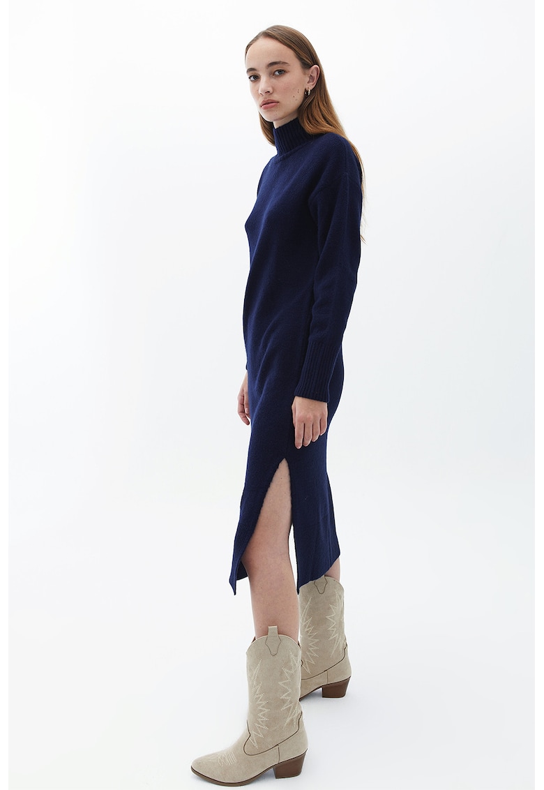 Rochie-pulover cu slituri laterale la terminatie