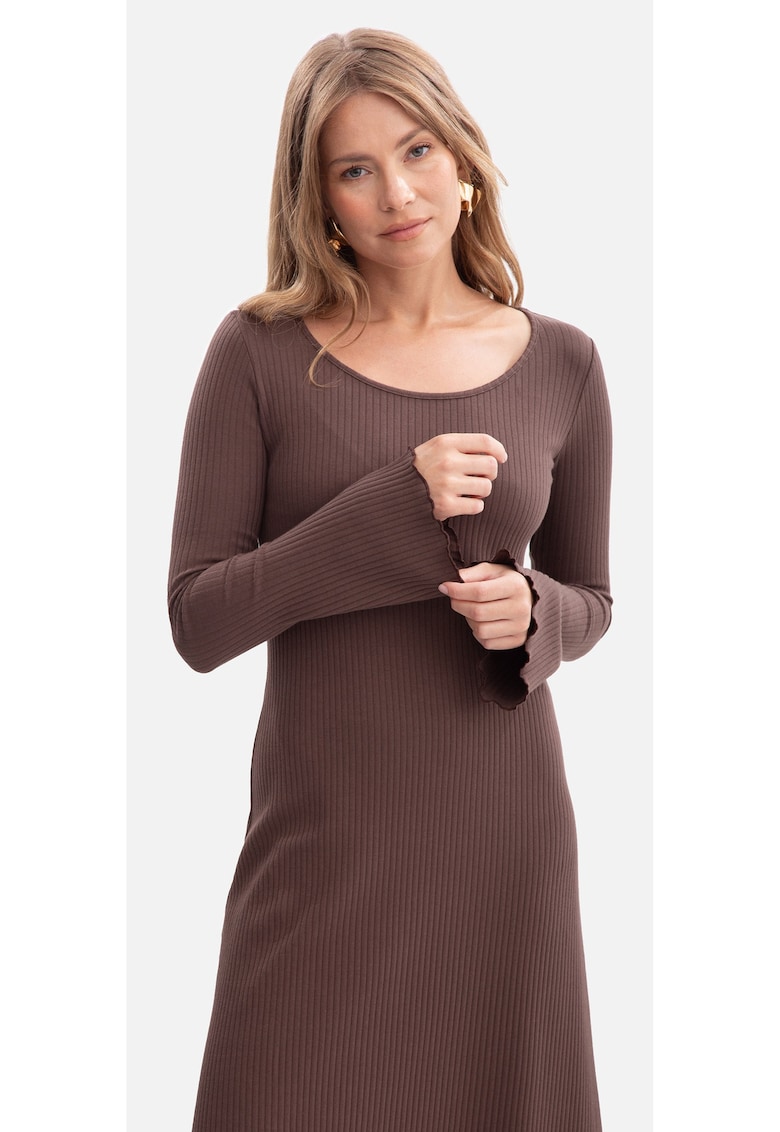 Rochie midi - B308 maro tricot casual - decolteu rotund - fara maneci lungi - usor evazata in partea de jos - fara